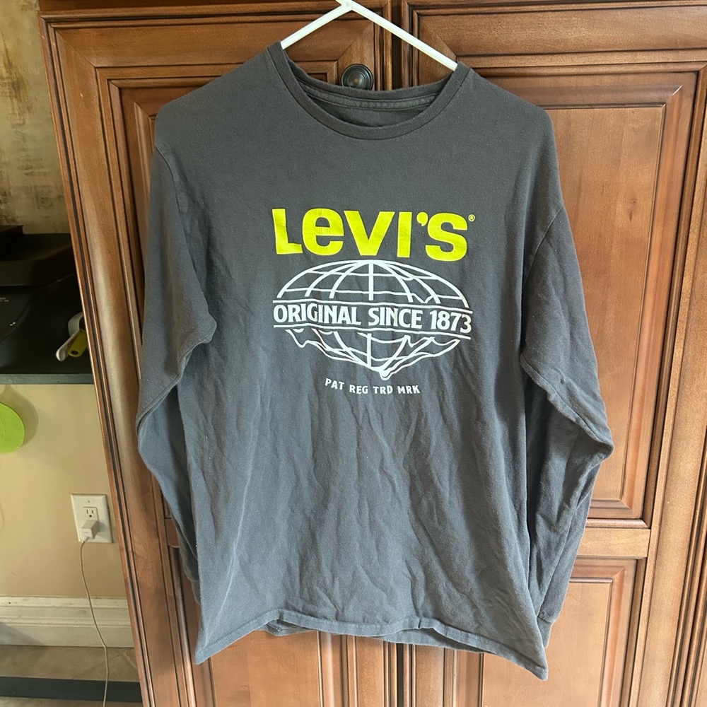 Levi's Charcoal Long Sleeve Tee with Yellow Logo